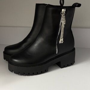 Black Women's Ankle Boots with Zipper Detail